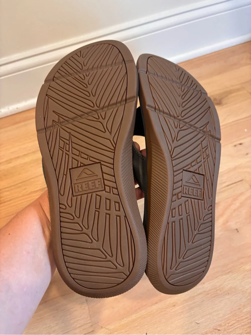 Reef men's sandals size 10